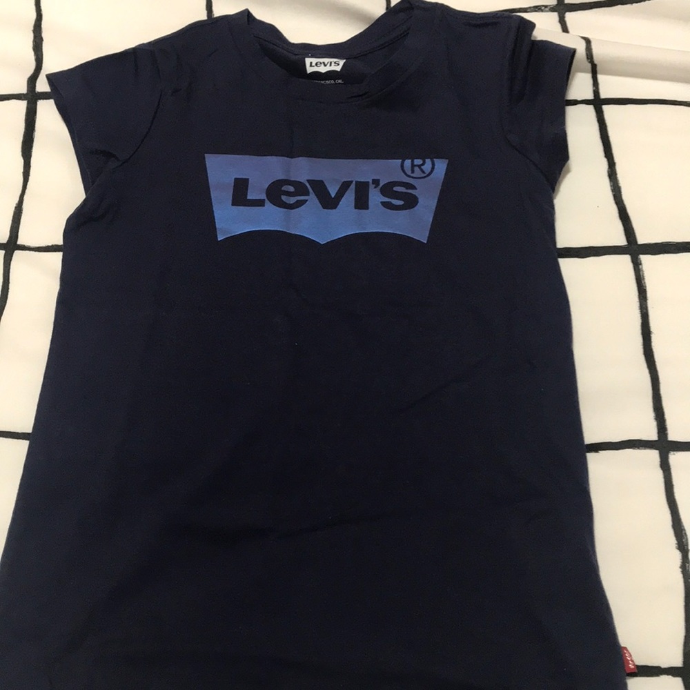 girls blue levi’s shirt